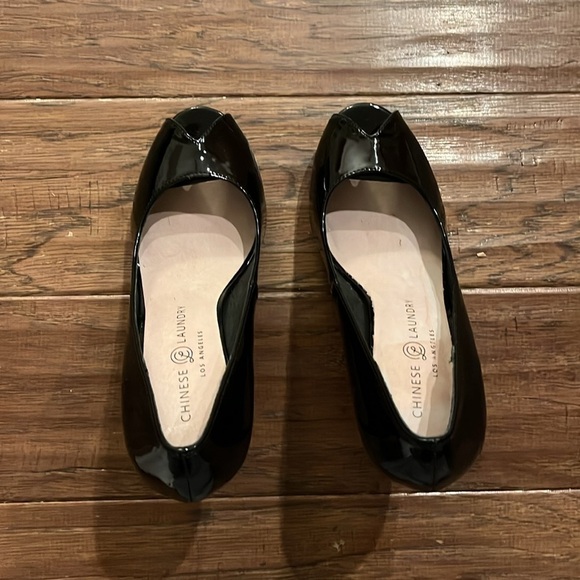 Chinese Laundry Black Patent Leather Peep Toe Heels Size 7.5 - Picture 2 of 6